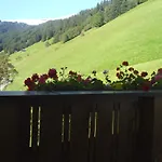 Gruenwaldhof Bed & Breakfast Tux