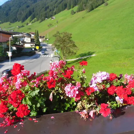 לינה וארוחת בוקר Gruenwaldhof