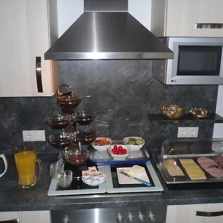 לינה וארוחת בוקר Gruenwaldhof 3*