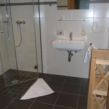 Gruenwaldhof Bed & Breakfast Tux