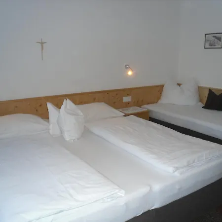 Gruenwaldhof Bed & Breakfast *